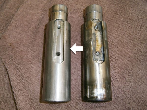 折れたクッションステムのボルト（右側）とクッションステムのボルト新品（左側）